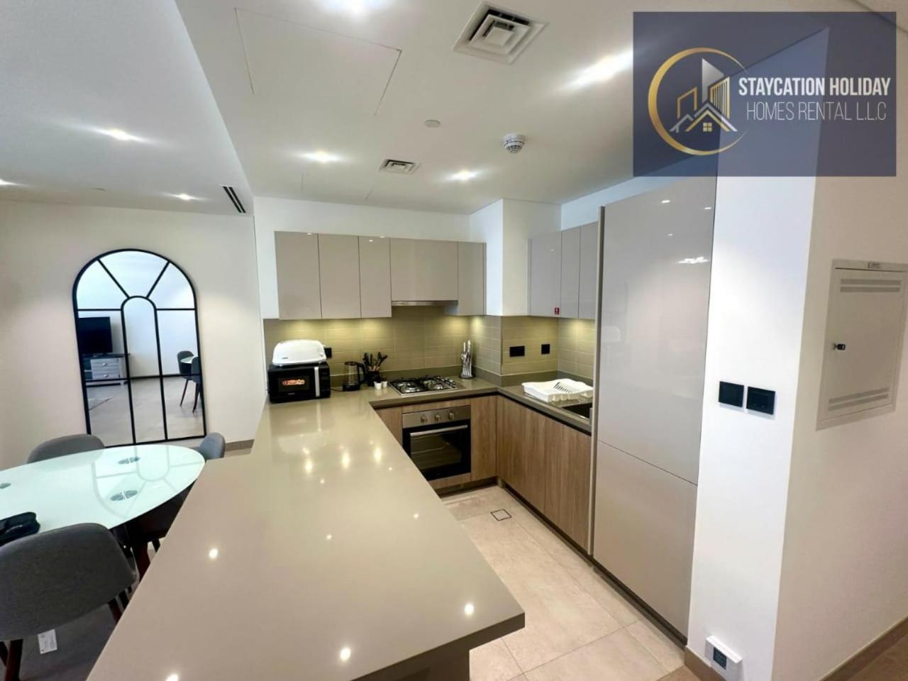 Stylish 1br Lavish Living Waves Grande Dubai